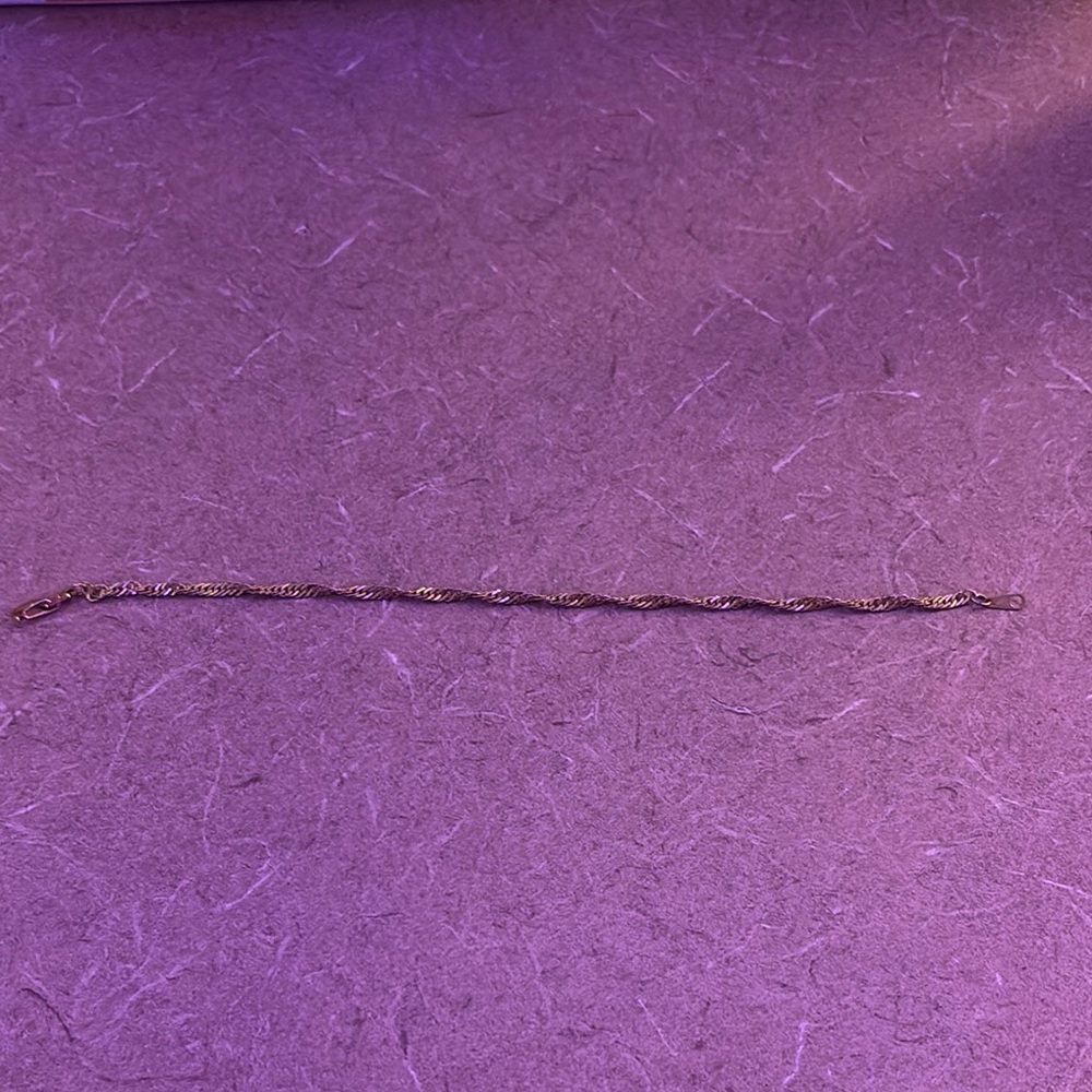 Elegant Gold Chain Bracelet